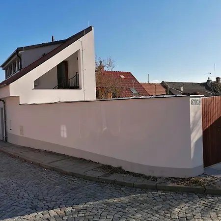 V Podkrovi